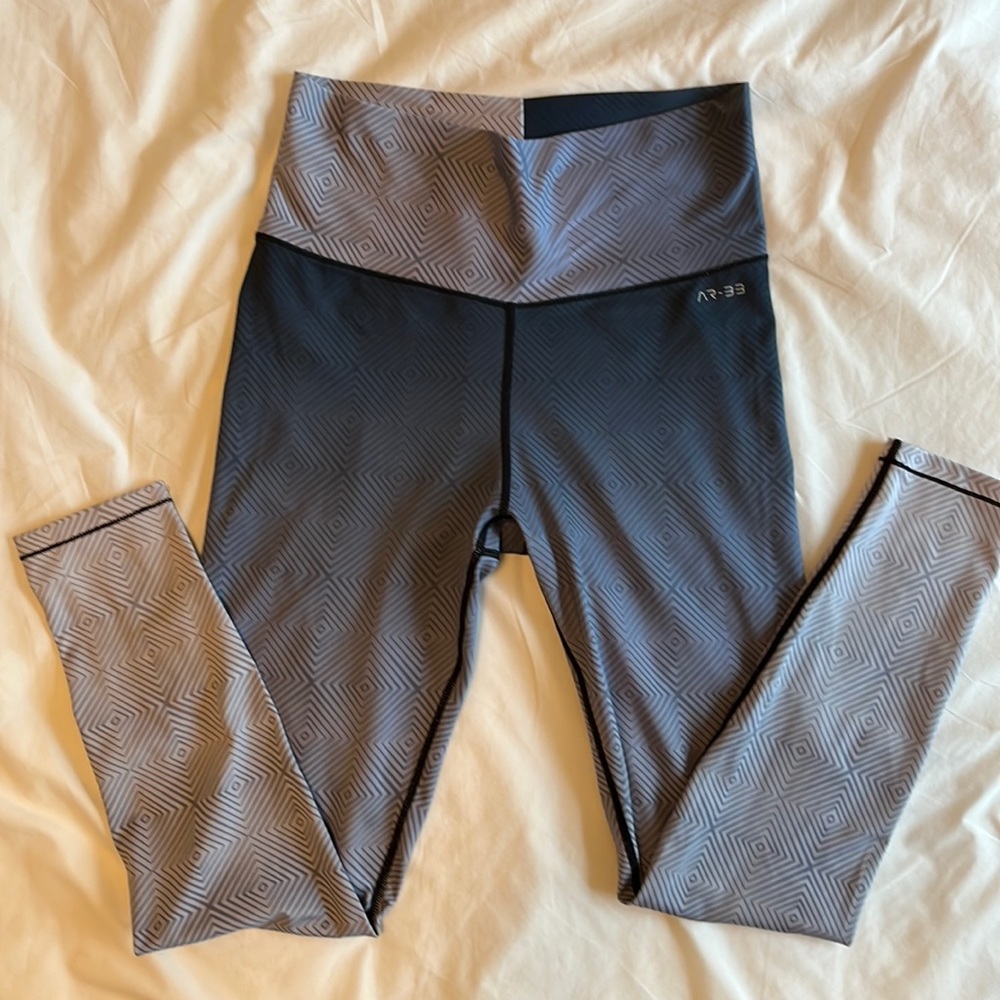 Women’s AR-33 Size Small Purple Ombré Leggings